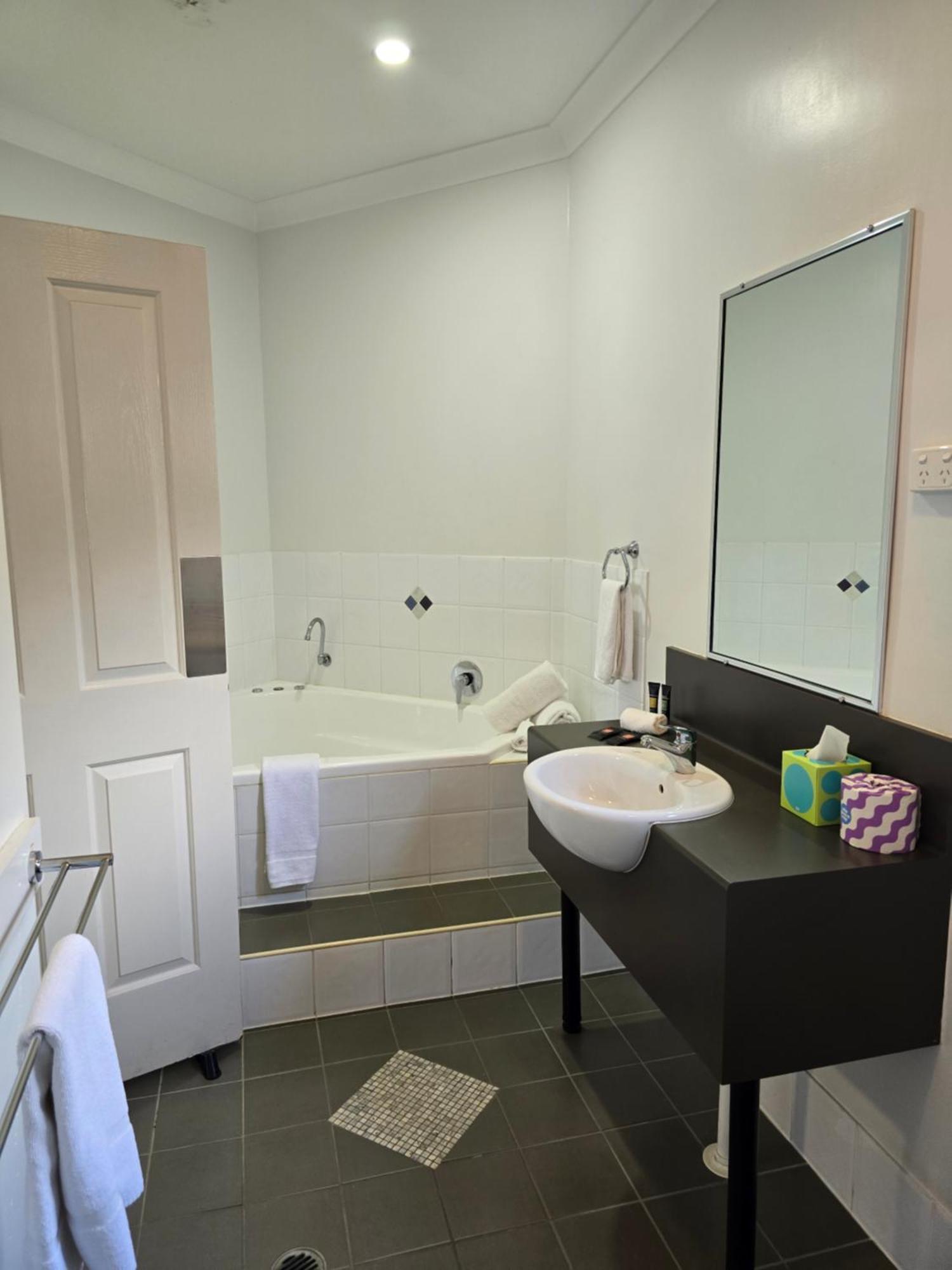 Ascot Lodge Motor Inn Kingaroy Extérieur photo